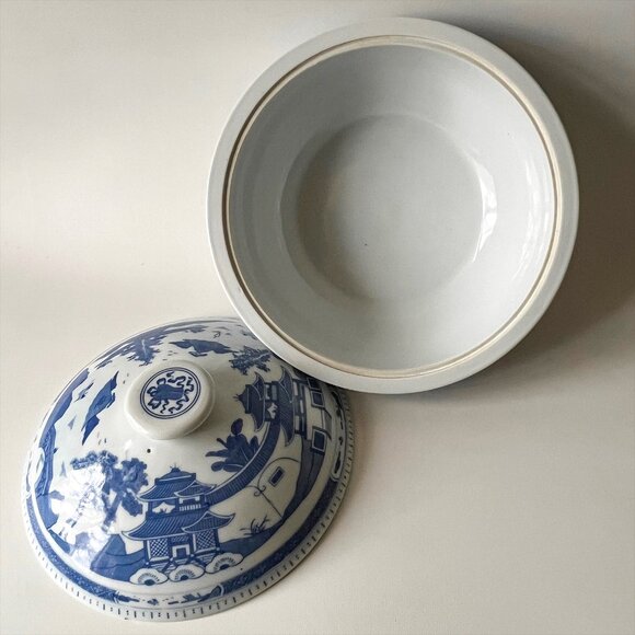 Vintage Canton Pagoda Porcelain Covered Dish Bowl Tureen Blue and White - Picture 3 of 10